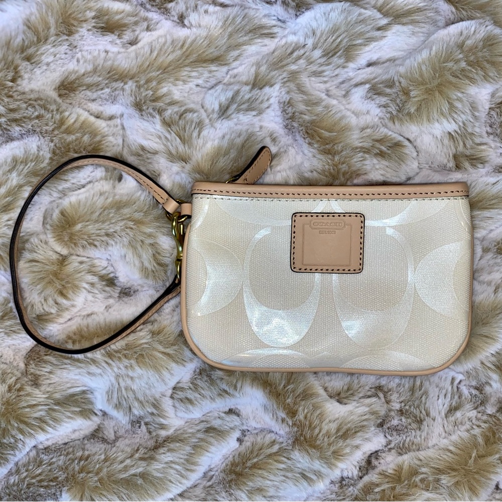 🆕 NWOT | Coach | Wristlet, Ivory